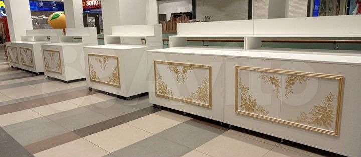 Главный вход в трц.Проходимость хорошая