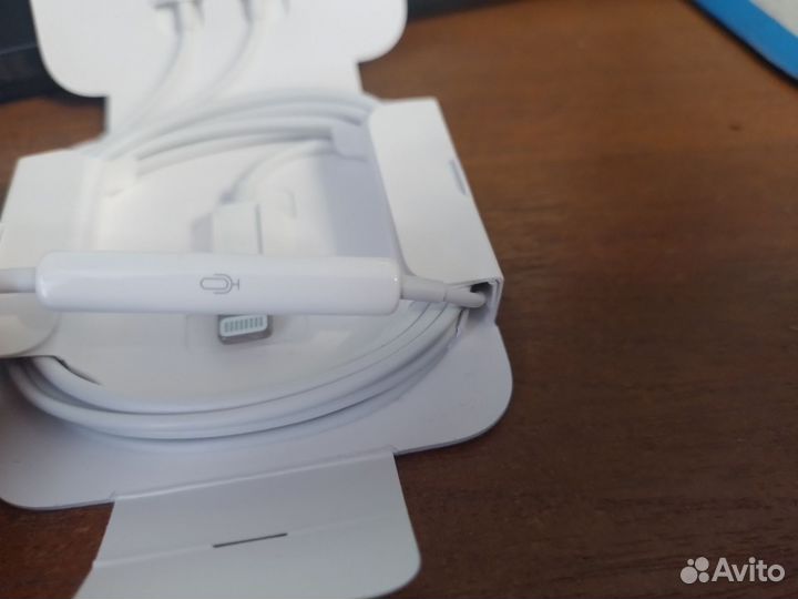 Проводные наушники iPhone