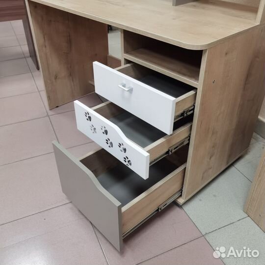 Стол письменный Хаски-12 с надстройкой