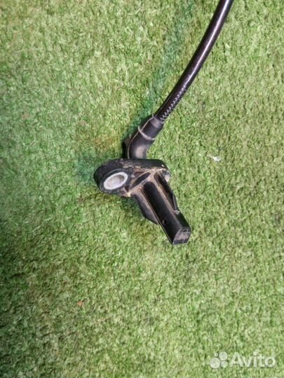 Датчик abs задний левый Renault Duster K4MA690