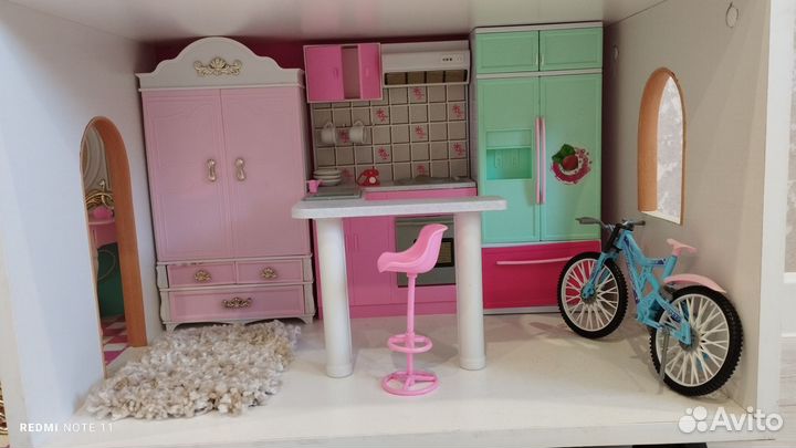 Кукольный домик с мебелью