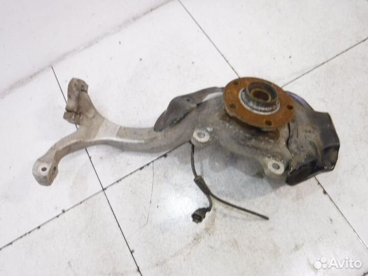 Кулак передний правый 4F0407254E