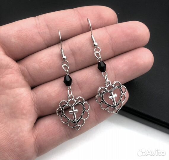 Сережки и подвески в готическом стиле