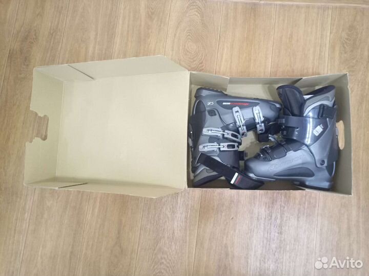 Горнолыжные ботинки и лыжи