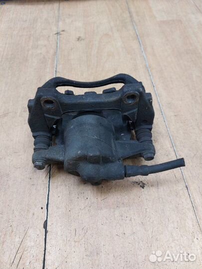 Тормозной суппорт передний левый Opel Corsa D