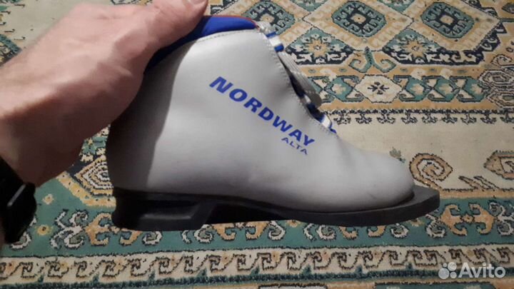 Лыжные ботинки
