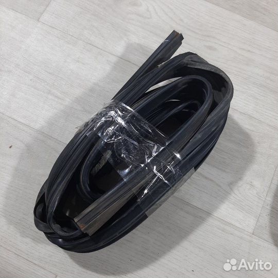 Уплотнитель стекла двери Hyundai Solaris седан