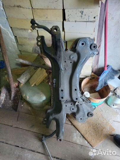 Подрамник передней подвески Toyota Avensis 2011