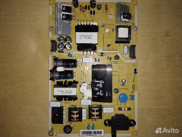 TV samsung UE40MU6100U; UE49KU6300U