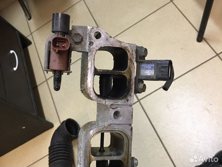 Впускной коллектор Toyota avensis 1az