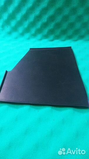 Peugeot 508 - резиновый коврик в бардачок