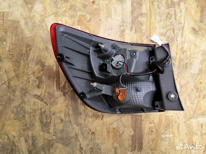 Фонарь Kia Rio хейтчбек