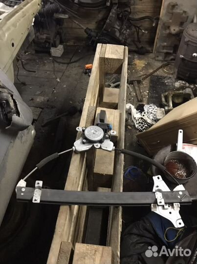 Передний правый стеклоподъемник Chevrolet Lacetti