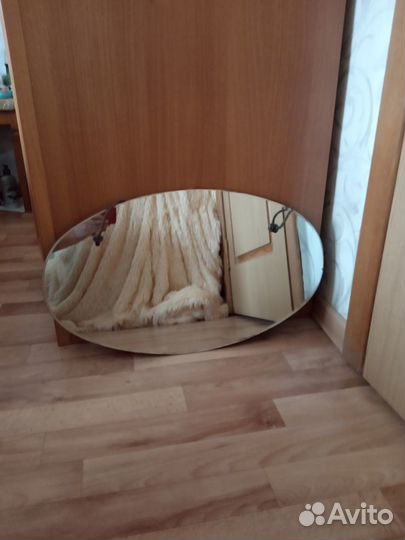 Полки, Зеркало