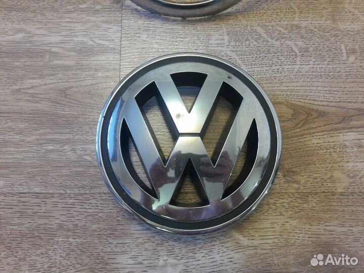 Молдинг и эмблема на решетку радиатора для тигуана