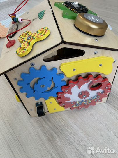 Развивающий домик бизиборд