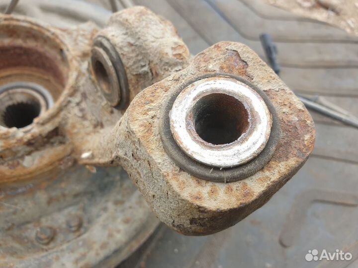 Кулак задний левый Renault Duster Дастер 4WD сборе