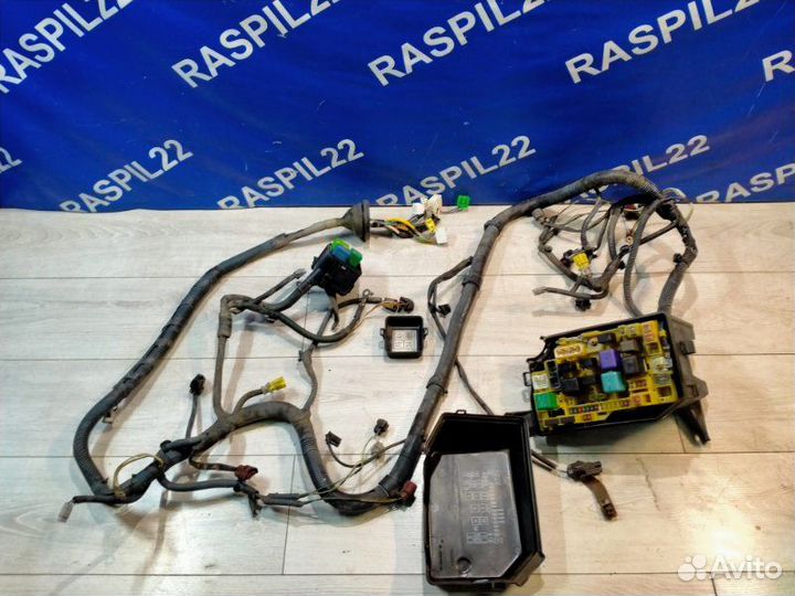 Электропроводка (коса) под капот Toyota Crown