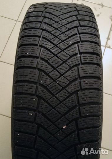 Pirelli Ice Zero 235/65 R17