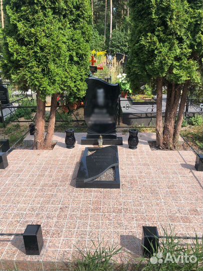 Памятники/благоустройство/подиумы/оградки/вазы