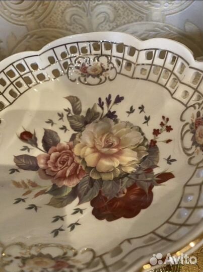 Конфетница на ножке