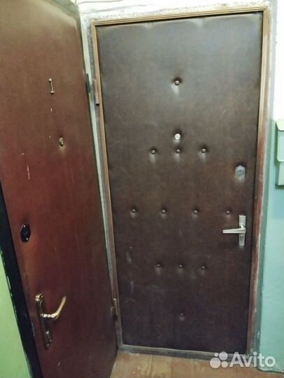 Дверь входная металлическая б/у