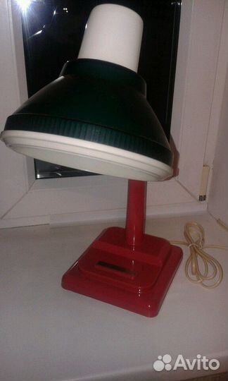 Настольный светильник с регулировкой яркости