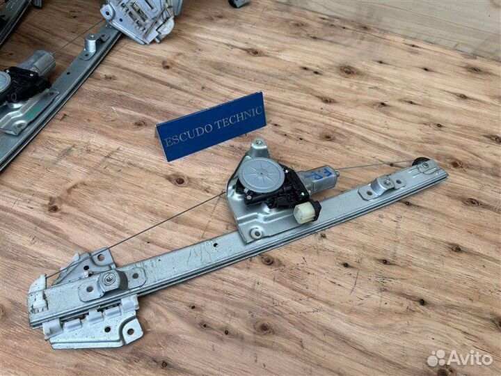 Стеклоподъемник правый Suzuki Escudo TD54W J20A