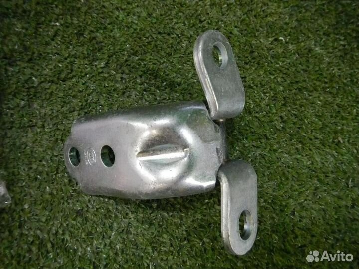 Петли двери задняя правая верхняя KIA Ceed 2 (2012