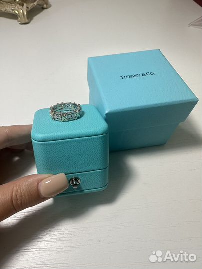 Золотое кольцо с бриллиантами Tiffany