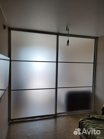 Перегородка из дверей купе с матовым стеклом