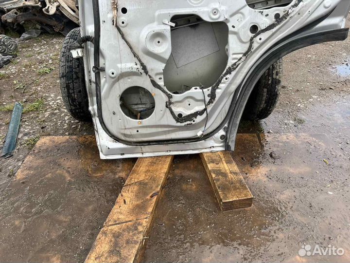 Дверь задняя правая Suzuki Grand Vitara