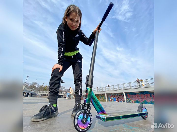 Самокат трюковой с тёмно-синими грипсами Mystique