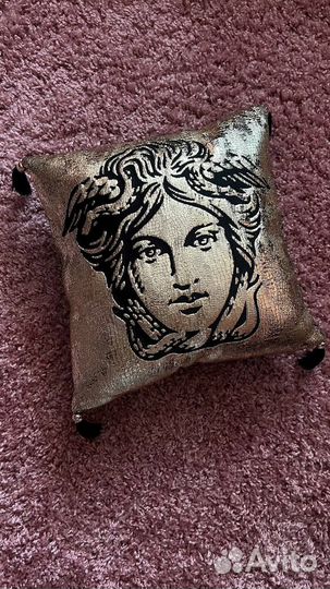 Декоративные подушки на диван