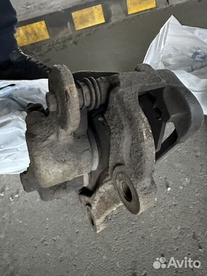 Тормозной суппорт Range Rover sport L320