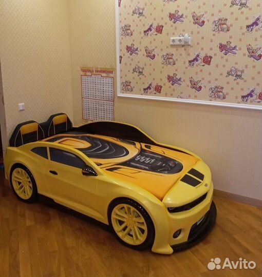 Детская кровать машина