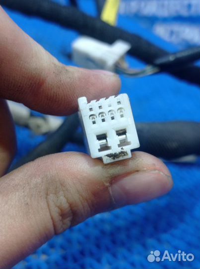 Проводка двери Toyota Prius Alpha лифтбэк 2011