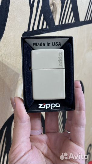 Оригинальная зажигалка zippo flat sand logo