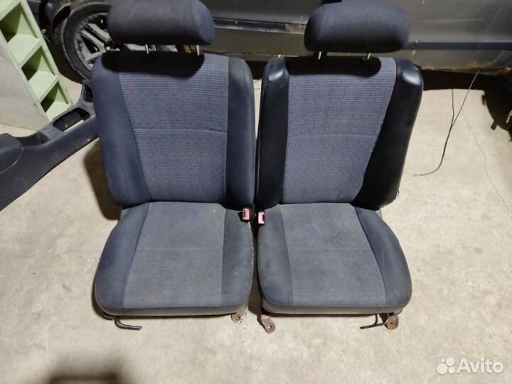 Сиденье переднее Toyota Carina E седан 1.6 4A-FE