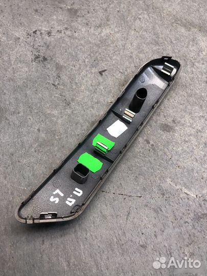 Накладка внутренней ручки двери передняя правая