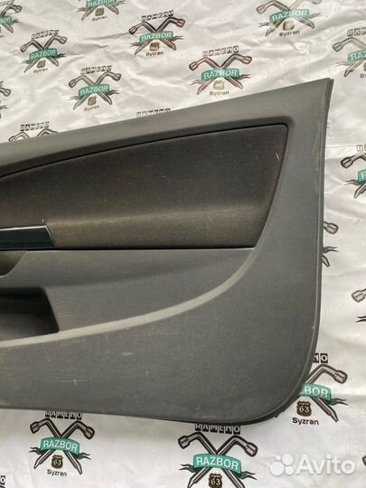 Обшивка боковой двери передняя правая Opel Corsa D