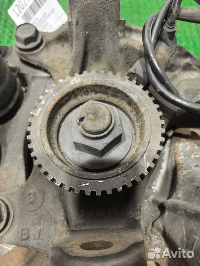 Ступица передняя левая Mazda Bongo Friendee SG5W