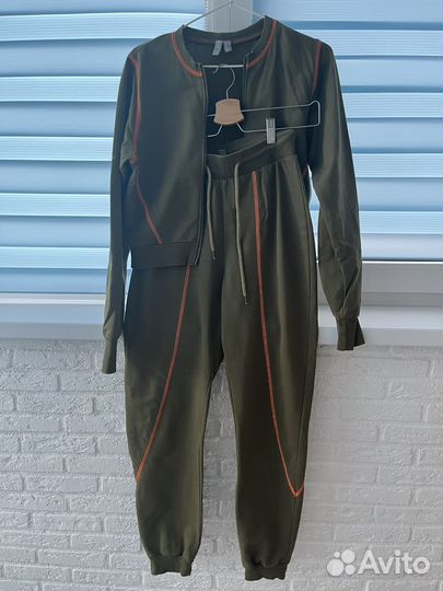 Костюм спортивный