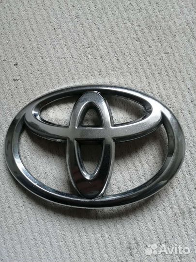 Эмблема Toyota Lend Cruiser Prado