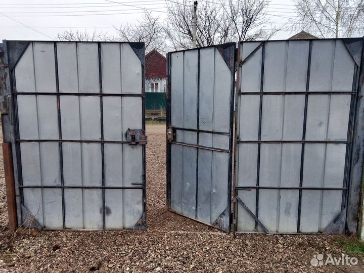 Ворота с калиткой распашные