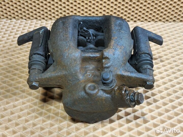 Суппорт тормозной передний правый Peugeot 407