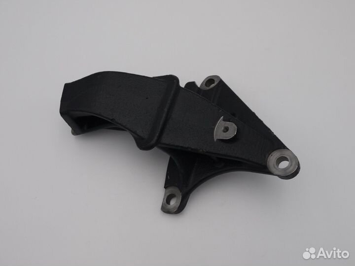 Кронштейн опоры двигателя