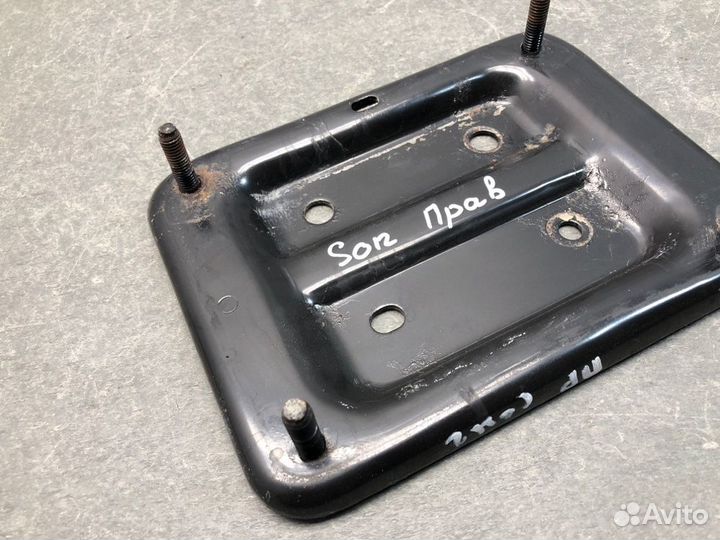 Кронштейн усилителя бампера передний правый