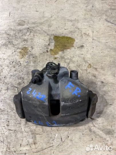 Суппорт передний правый Volkswagen Passat 3C2 BZB