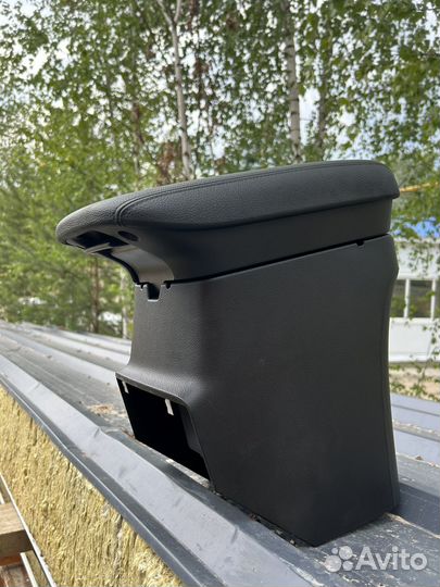 Подлокотник митцубиси оутлендер 3